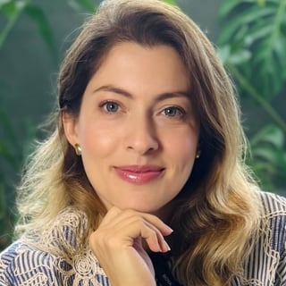 Foto da Dra. Marina Leite, dermatologista